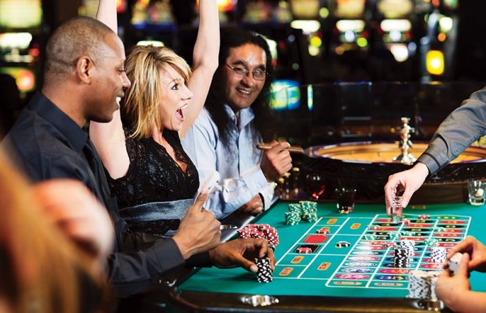 What online casino games allow you to win without special knowledge and experience?